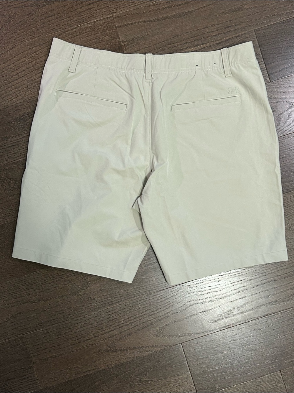 Under Armour Men’s Golf Shorts Size 38 Tan Beige Khaki Lightweight Stretch